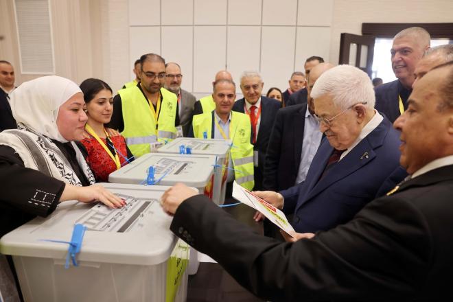 تحركات عربية ودولية لتوافق فلسطيني على الانتخابات.. واتصالات بين «فتح» و«حماس» تسبق مرسوم الرئيس عباس