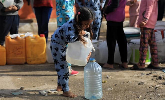 من 85 إلى 20 لتراً يومياً: انهيار حاد في إمدادات المياه بقطاع غزة