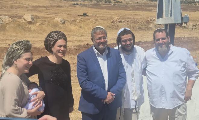 بن غفير يقتحم رفقة مستوطنين قرية المغير شمال شرق رام الله
