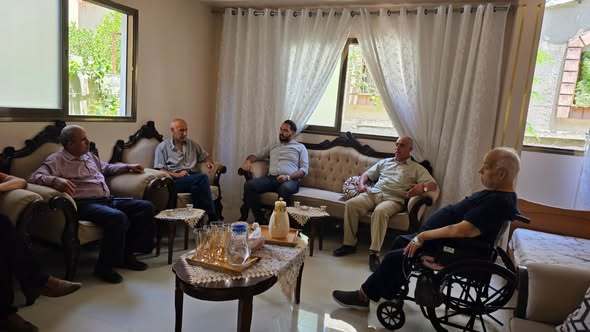 خلال زيارتها الصحفي حسن جبر نقابة الصحفيين تطالب بضرورة سفر الصحفيين المصابين والمرضى للعلاج في الخارج