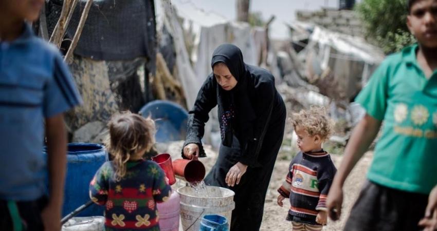 “خيام النزوح” تتحول إلى أفران تحت حرارة الشمس في غزة