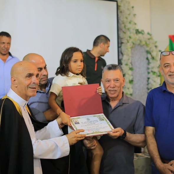 بحضور مفوض التعبئة والتنظيم..  “فتح” في الرمال الشمالي تكرم ثلة من وجهائها وأبنائها