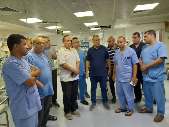 مدير عام مجمع الشفاء الطبي يتفقد مستشفى النساء والتوليد ويشيد بجهود طواقمه في ظل الظروف الاستثنائية