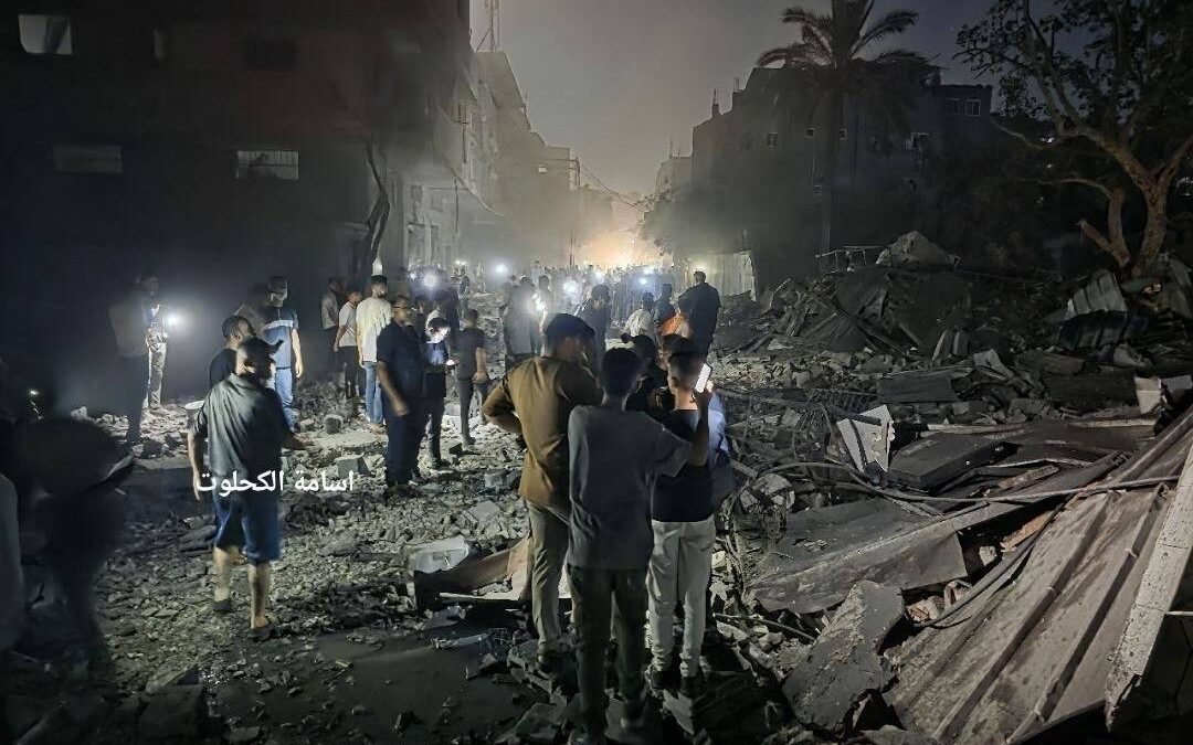 طائرات الاحتلال تقصف منزلاً في دير البلح وسط قطاع غزة