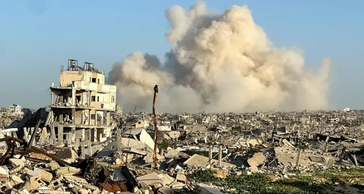 الاحتلال يواصل خرق وقف إطلاق النار.. طفل شهيد و قصف مدفعي وعمليات نسف وإطلاق نار في عدة مناطق بقطاع غزة