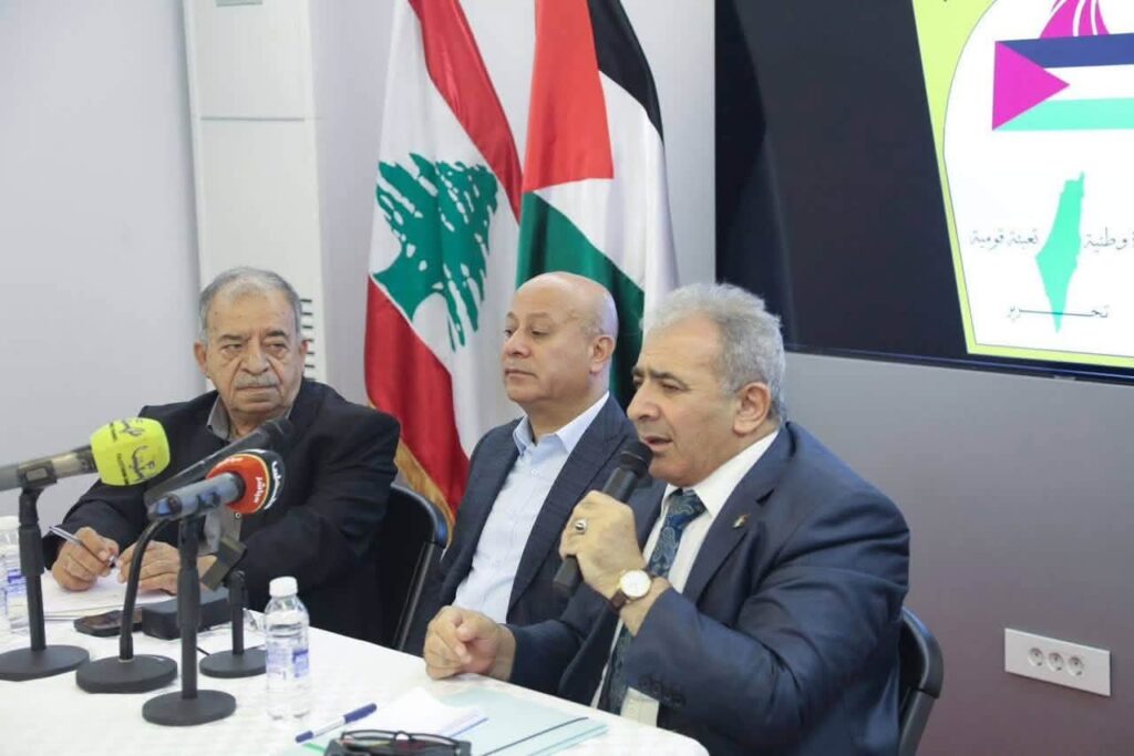 أبو هولي يضع اللجان الشعبية في المخيمات الفلسطينية بلبنان في صورة التحركات السياسية لحماية الأونروا وتعزيز صمود اللاجئين