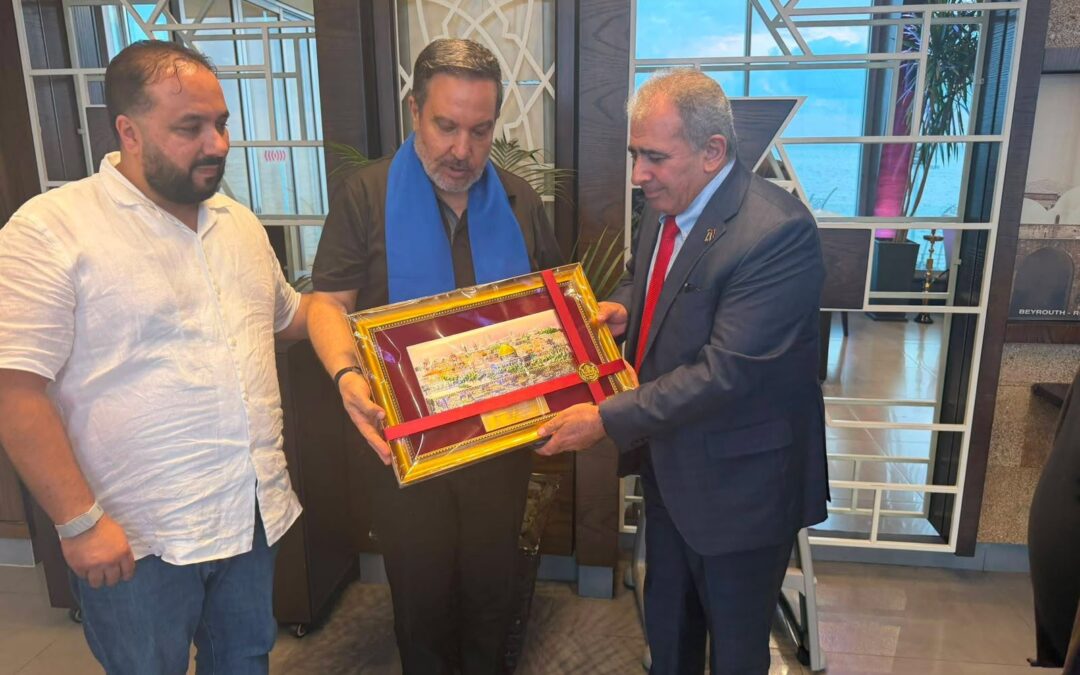 السفير الاسعد ووفد رياضي من الوطن يكرمان الشاعر  والاعلامي الكبير زاهي وهبي
