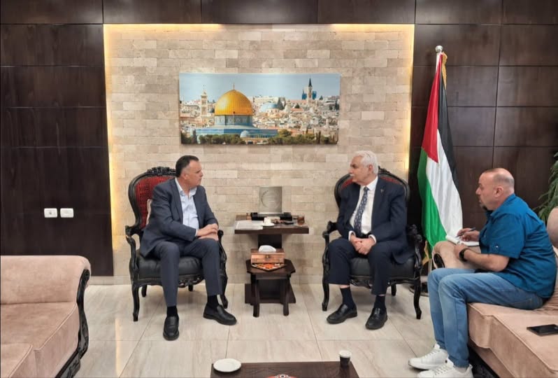 نقيب الصحفيين الفلسطينيين يبحث مع وزير الصحة تسريع علاج الجرحى الصحفيين في غزة وإصدار تأمين صحي جماعي للصحفيين