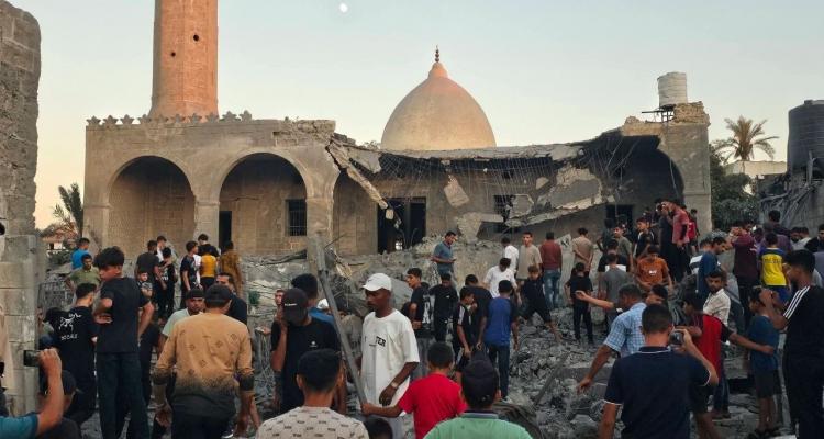 الاحتلال يدمر مسجد “أبو سليم” التاريخي في دير البلح.. ماذا تعرف عنه؟