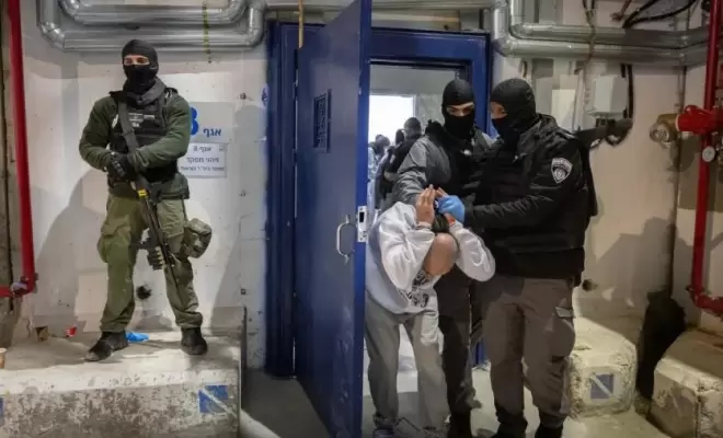 إعلام الأسرى: أسرى غزة من (النخبة) بسجن الرملة تعرضوا لقمع وحشي قبل أسبوع