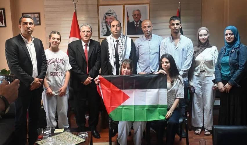بعثة الطاولة الفلسطينية بضيافة القنصل العطشان  لقاء فلسطيني في إسطنبول.. كرة الطاولة تحمل راية فلسطين إلى قلب تركيا