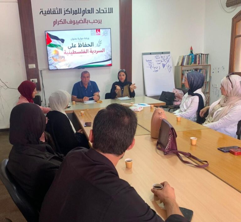 بمناسبة اليوم العالمي للشباب .. نظمتها جمعية مركز غزة للثقافة والفنون “السردية الفلسطينية: من يروي قصتنا؟”.. ورشة شبابية في غزة تدعو إلى تعزيز دور الشباب في إنتاج الرواية وحماية الذاكرة..