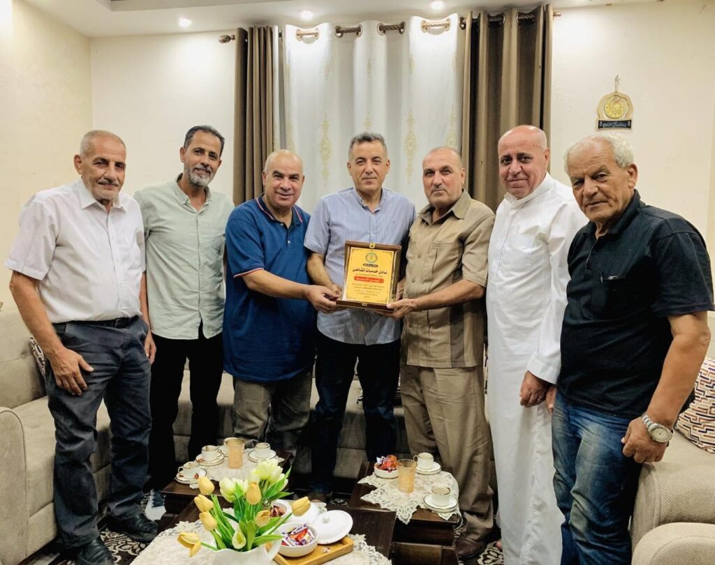 خدمات الشاطئ (البحرية)، يزور أ.تيسير الأستاذ مهنئاً بفوزه في انتخابات مركز التجارة الفلسـ.طيني «بال تريد».