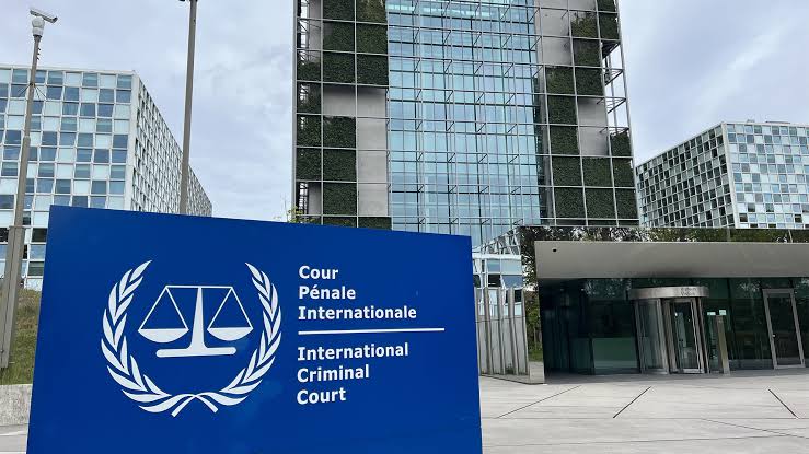 المركز الفلسطيني لحقوق الإنسان يدين بأشد العبارات موجة العقوبات الجديدة التي فرضتها الإدارة الأمريكية على اثنين من كبار موظفي المحكمة الجنائية الدولية، وهما: رئيسة المحكمة، القاضية توموكو أكاني، وكبير