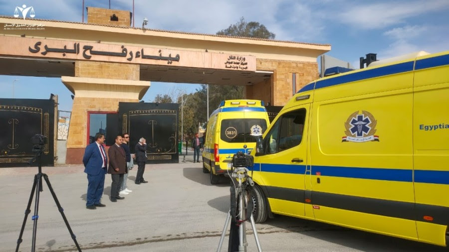 مركز الميزان يستنكر تحويل معبر رفح لأداة قمع وإذلال وعقاب جماعي ويطالب بحماية المدنيين الفلسطينين