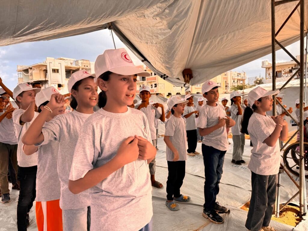 الهلال الأحمر الفلسطيني يطلق فعاليات مخيم “المسعف الصغير 3” في مخيمات النزوح بمدينة غزة