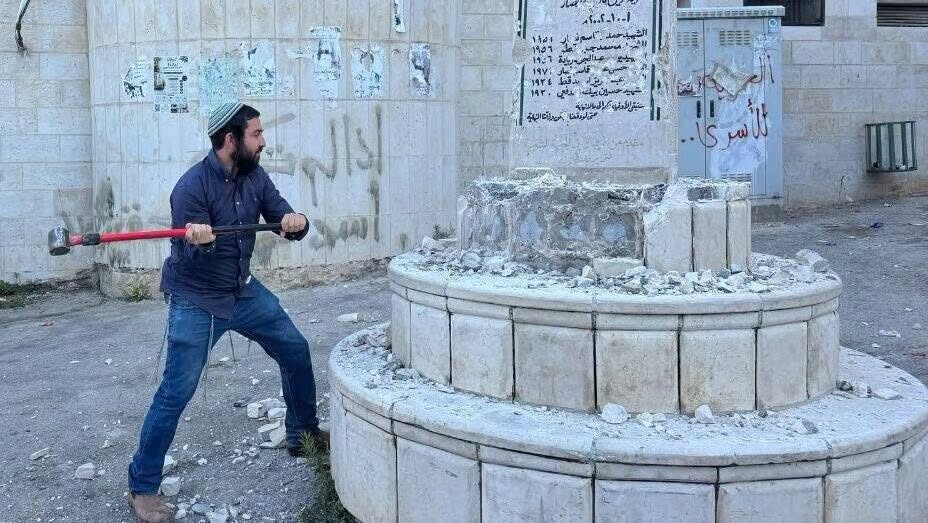 اليمين المتطرف في إسرائيل يلعب بالنار في الضفة الغربية   و الجيش الإسرائيلي قد  يدفع الثمن .