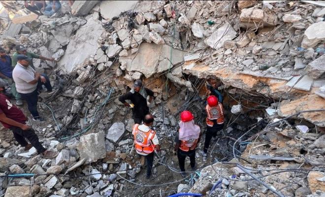 الدفاع المدني بغزة: انتشال 11 جثمانًا من تحت أنقاض منزل في حي الزيتون