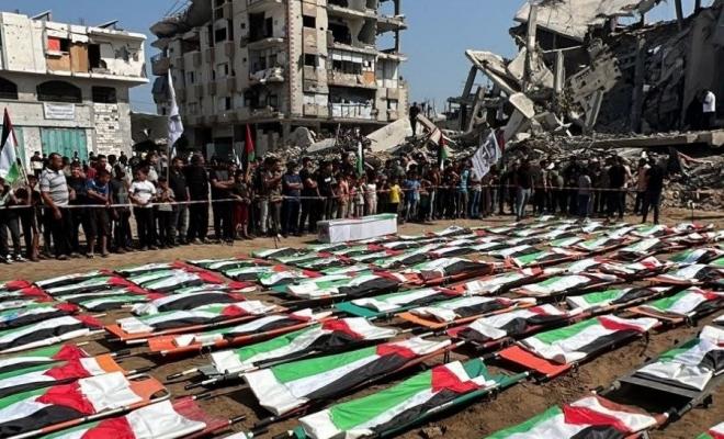 غزة تُشيّع 112 شهيداً بعد انتشالهم من تحت الأنقاض