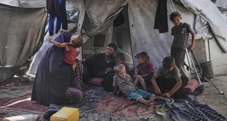 1.98 مليون فلسطيني في غزة بحاجة إلى المأوى.. خيام متهالكة ومخاطر تهدد النازحين