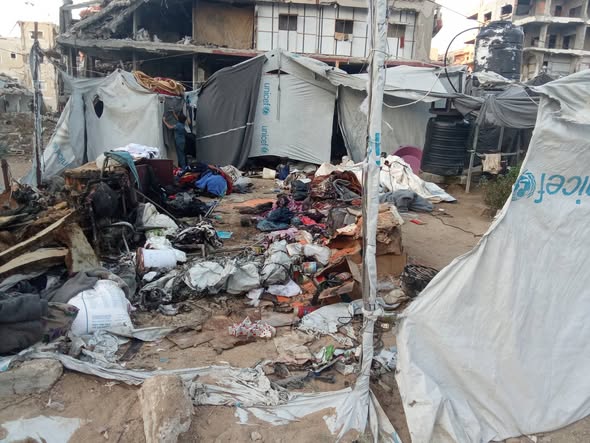 هيئة فلسطين العربية للإغاثة والتنمية الأهلية تنفذ تدخلاً إنسانياً عاجلاً لصالح أسرة تضررت جراء احتراق خيمتها في غزة