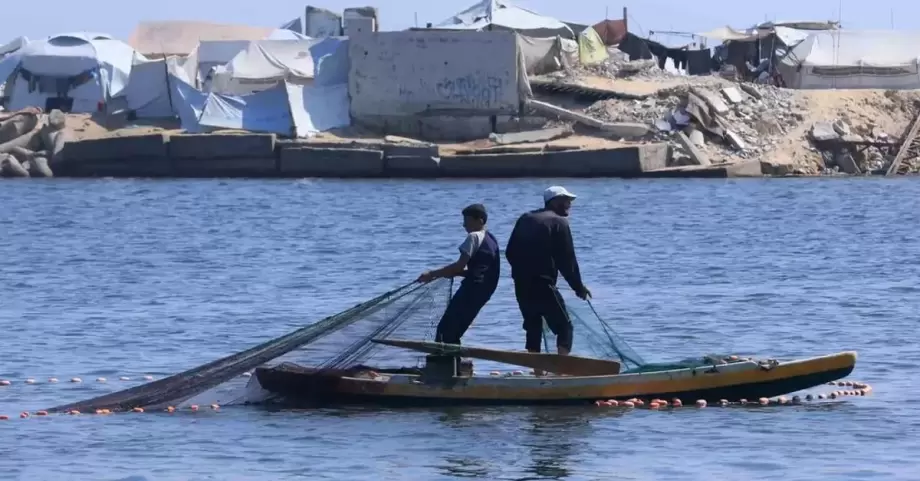 قوات الاحتلال تعتقل صيادين اثنين وتغلق مجال الصيد للعام الثالث على التوالي الميزان يستنكر بشدة ويطالب بحماية المدنيين واحترام أحكام القانون الدولي