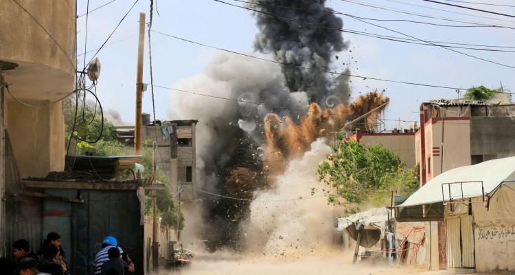 إصابة طفل وقصف مدفعي وبحري.. الاحتلال يواصل خروقاته في قطاع غزة