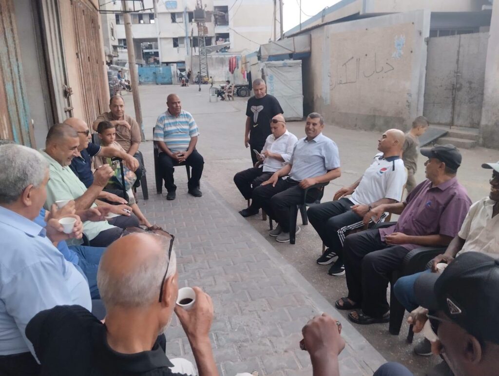 ملتقى “نجوم الزمن الجميل” بالنصيرات يزور خدمات دير البلح والكابتن جلال موسى
