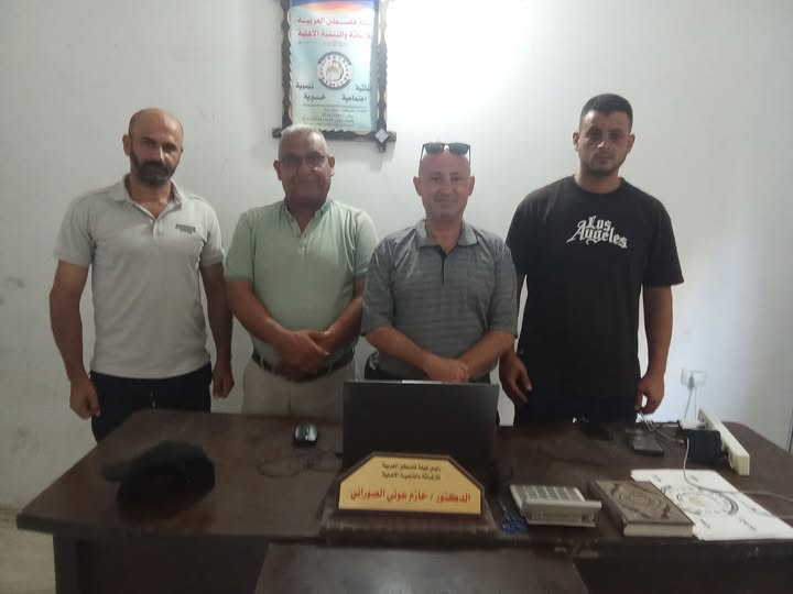 هيئة فلسطين العربية للإغاثة والتنمية الأهلية تستقبل وفدًا من مخيم الوتين ومخيم الشرق العربي في مكتبها بمدينة غزة