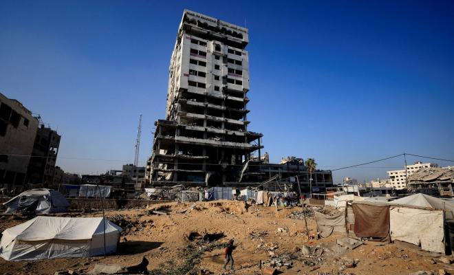 اللجنة المصرية بغزة تعد دراسات هندسية لحصر المباني الآيلة للسقوط قبل الشتاء