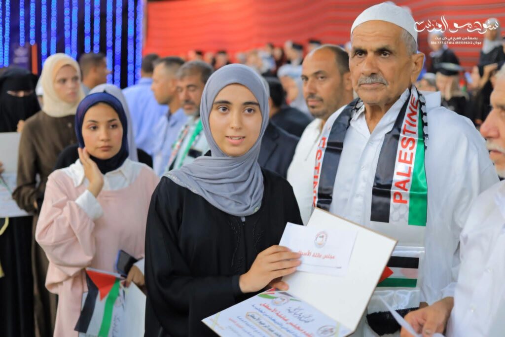 عائلة الأسطل تنظم أبهج وأضخم احتفال عائلي لاستكمال تكريم 1300 طالب وطالبة لعام 2026
