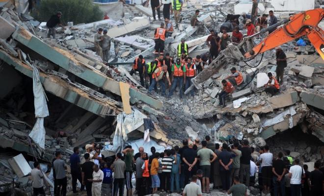 الحكومة تطالب بدخول فرق إنقاذ لغزة إثر انتشال 20 شهيداً