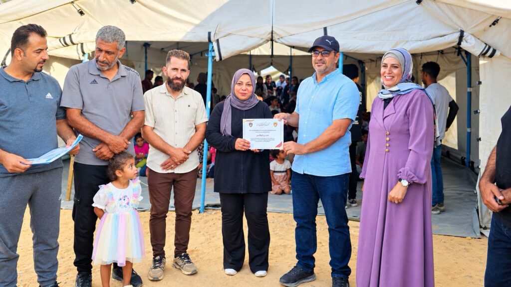 نادي الزهراء الرياضي يكرّم وفداً من مركز الديمقراطية وحقوق العاملين