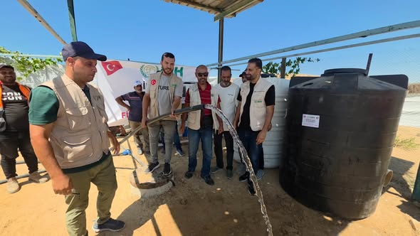 هيئة الاغاثة الانسانية التركية وحقوق الانسان والحريات بغزة تنفذ مشروع توريد وتشغيل محطة تحلية مياه جديدة لخدمة أهلنا الكرام في منطقة الزهراء.