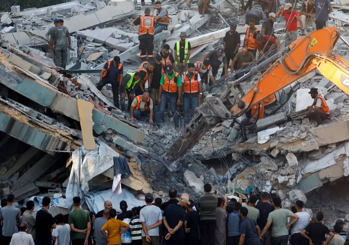 شبكة المنظمات الأهلية الفلسطينية: انهيار مبنى سكني فوق ساكنيه في قطاع غزة يسلّط الضوء مجددًا على مخاطر السكن في الأبنية المتضررة