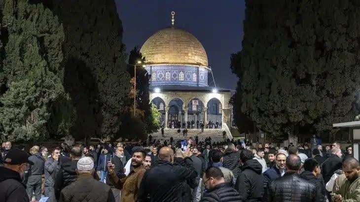 هدوء في الأقصى يعيد الحياة إلى أسواق البلدة القديمة