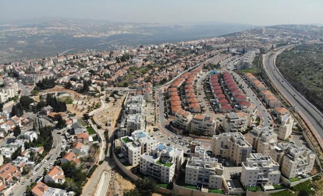 إسرائيل تتحدى 12 دولة غربية وتخطط لإقامة 1670 وحدة استيطانية بالضفة