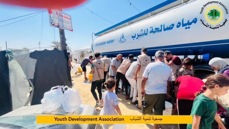 جمعية تنمية الشباب تبدأ حملة لتوزيع 120 ألف لتر من المياه الصالحة للشرب في قطاع غزة