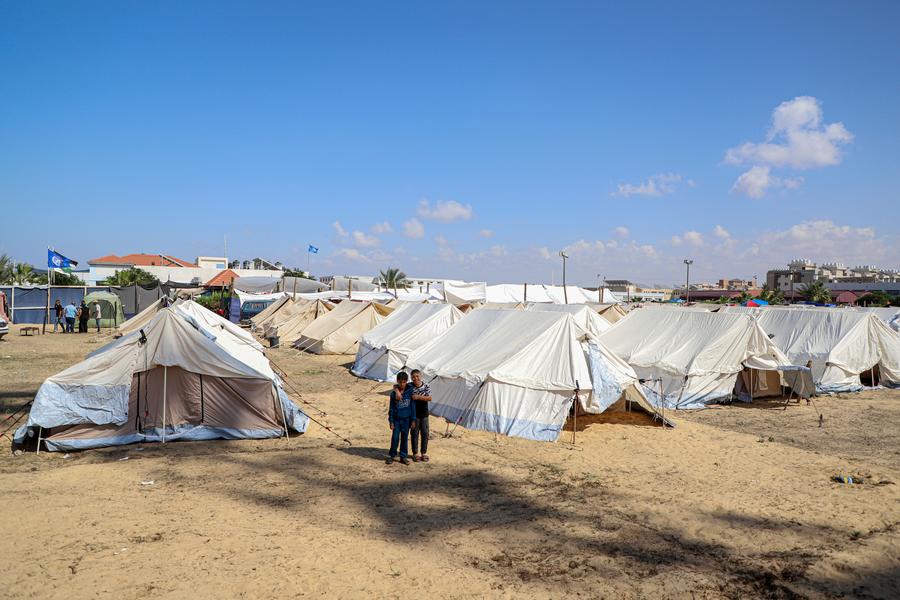 التنمية الاجتماعية: مواد الإيواء المخصصة كمساعدات إنسانية حق للنازحين ولا يجوز ‏بيعها أو المتاجرة بها