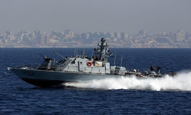 زوارق إسرائيلية تطلق النار قبالة بحر غزة وقصف مدفعي شرق دير البلح
