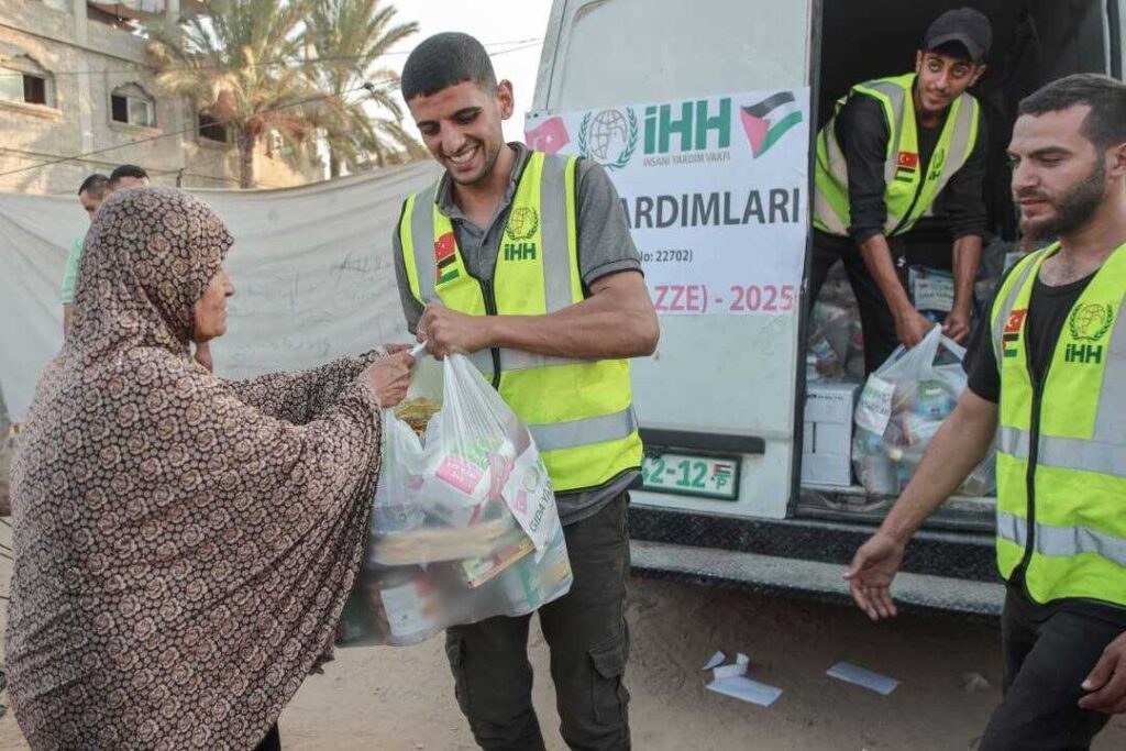 هيئة الاغاثة الانسانية التركية iHH تواصل ايصال السلل الغذائية للأسر المتعففة في غزة