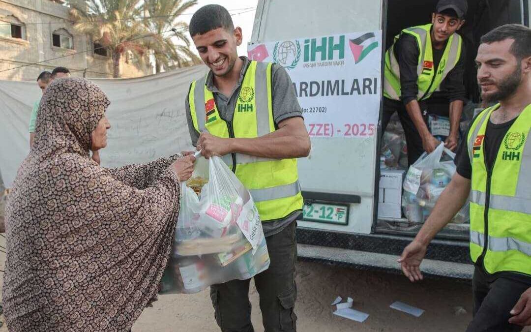 هيئة الاغاثة الانسانية التركية iHH تواصل ايصال السلل الغذائية للأسر المتعففة في غزة