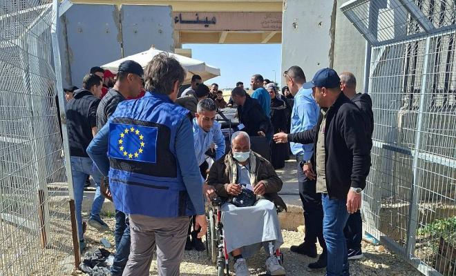 مدير معبر رفح إياد نصر يكشف كواليس العمل وآلية سفر الجرحى