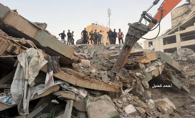 الدفاع المدني: قرابة 100 مفقود تحت أنقاض مبنى سكني في مدينة غزة