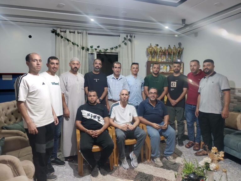 وفد “خارج الخطوط” يزور عائلة مهدي الرياضية تكريماً لمسيرتها المعطاءة وتضحياتها