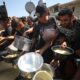 وجبة في زمن النزوح.. فلسطينيون في غزة يواجهون نقص الغذاء والاحتياجات الأساسية