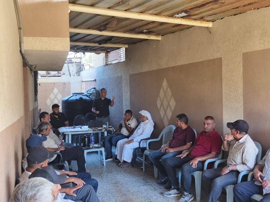 *وزارة الزراعة تعقد ورشة زراعية لمزارعي الخضار في المنطقة الغربية للزوايدة*