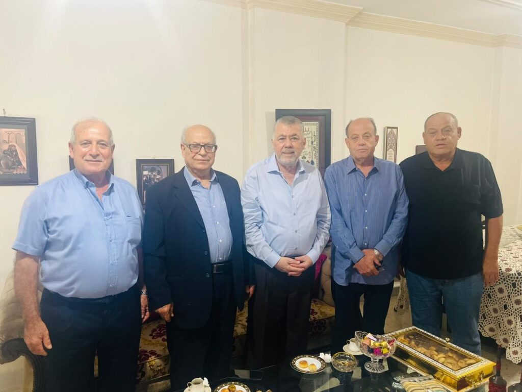وفد فلسطيني يزور السفير نظمي حزوري للاطمئنان على صحته