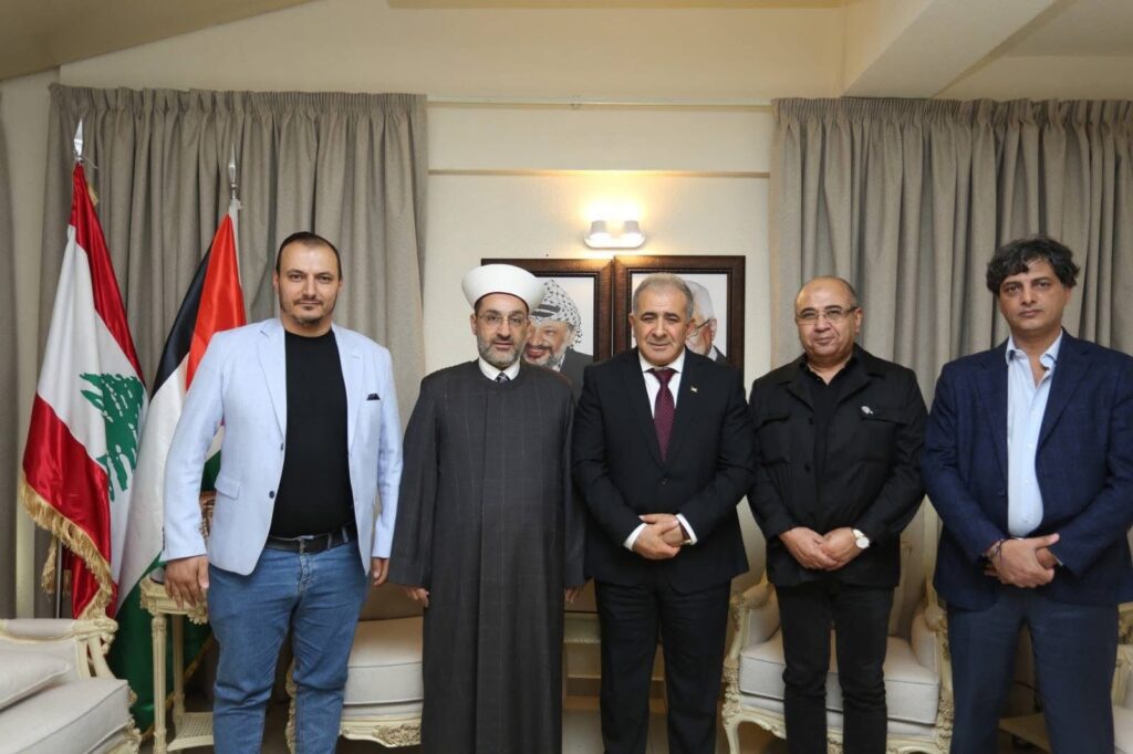 السفير الاسعد يلتقي امام بلدة بر الياس الشيخ وسام عنوز