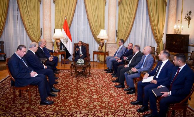 صحيفة تكشف كواليس لقاءات “فتح” و”حماس” في القاهرة